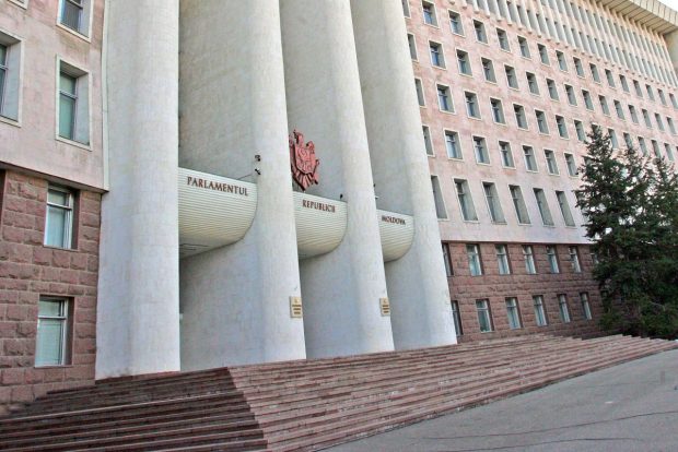 Proiect: Sintagma „limba moldovenească”, înlocuită cu „limba română” în Constituţia Republicii Moldova