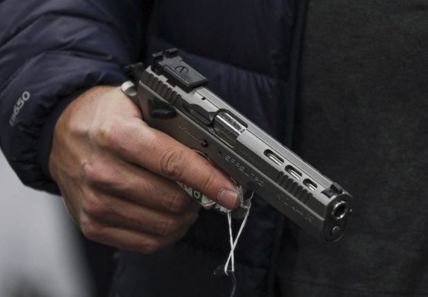 Un bărbat a fost împușcat pe o stradă din Iași. Atacatorul este căutat de polițiști