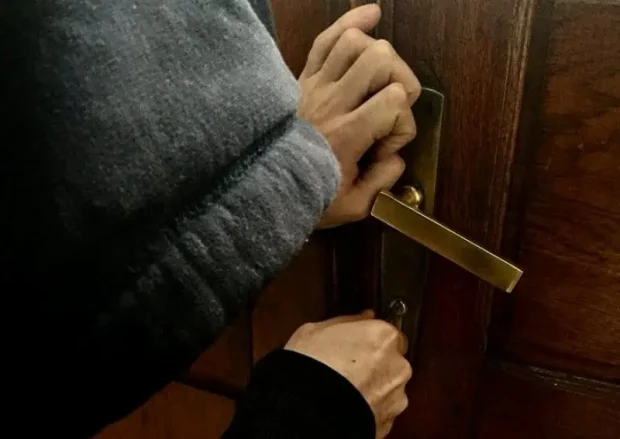 Doi bărbați care au dat zeci de spargeri în Alba și în alte județe, trimiși în judecată. Preferau casele persoanelor vârstnice