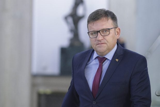 Pornind de la cazul ministrului Budăi, mărturii în lacrimi ale femeilor într-o emisiune în direct, la radio
