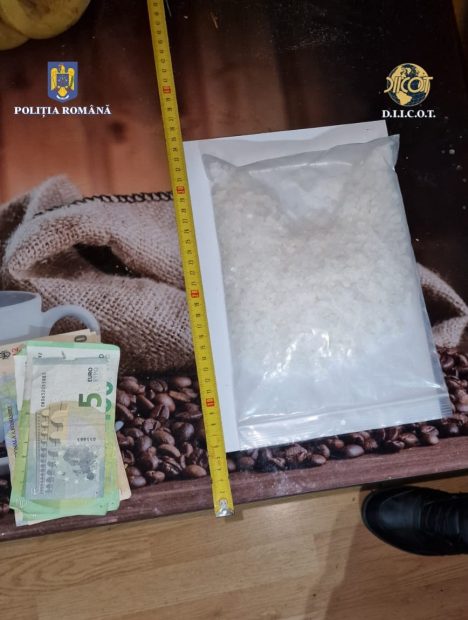 Bărbat arestat 30 de zile, după ce a fost prins în flagrant că vindea droguri, în Maramureș. Printre clienții lui erau și liceeni
