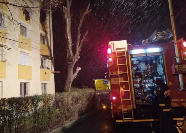 Incendiu la un bloc din Hunedoara. O femeie a murit