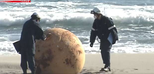 Minge gigantică de fier, găsită pe o plajă din Japonia. Autoritățile încă fac verificări: „Este de acolo de o lună” | VIDEO