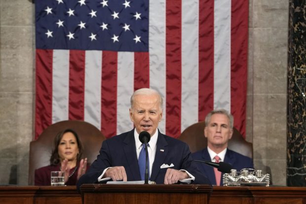 Joe Biden întinde o mână republicanilor și salută reziliența economiei, în discursul despre Starea Uniunii – o repetiție pentru alegerile din 2024