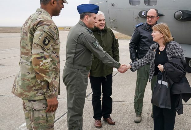 Ambasadoarea SUA în România, vizită la baza NATO de la Mihail Kogălniceanu