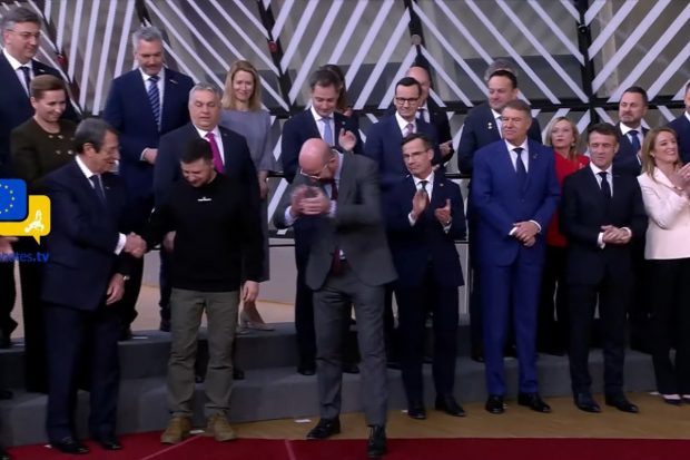 Viktor Orban și Klaus Iohannis nu l-au aplaudat pe Zelenski când a sosit pentru fotografia de grup cu liderii UE