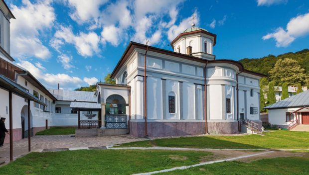 Călugăr de la Mănăstirea Frăsinei, arestat pentru viol. Este acuzat că a abuzat sexual doi copii