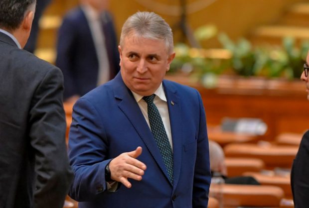 Cu câteva zile înainte de rotativa guvernamentală, Consiliul Național de Etică, aflat în subordinea Ministerului Cercetării, a decis că Lucian Bode nu a plagiat în cartea care reprezintă teza sa de doctorat – SURSE