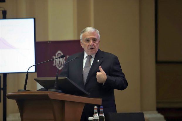 Mugur Isărescu, despre gaura din buget: Noi nici nu lucrăm cu noţiuni din acestea, uşor obscene