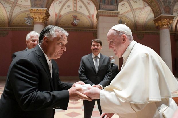 Papa Francisc va vizita Ungaria în aprilie. Migrația și războiul din Ucraina, așteptate să fie principalele subiecte de discuție cu Viktor Orban