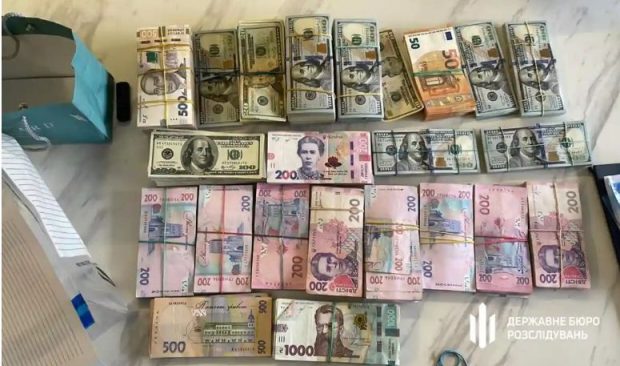 Șeful autorității fiscale de la Kiev, acuzat de fraudă de milioane de dolari. Procurorii au găsit sume mari de bani și bijuterii la domiciliul ei