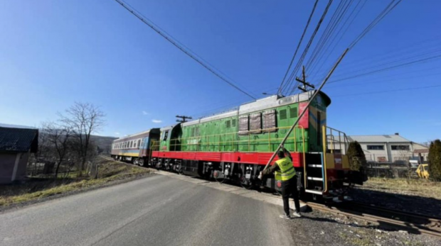 Circulație feroviară a fost dirijată cu prăjina pe o linie redeschisă între Ucraina și România