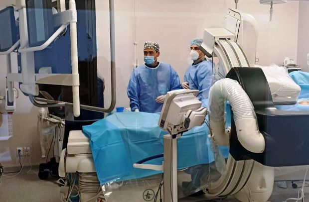 Premieră medicală la Cluj. Plastic în loc de vas de sânge. Embolizare de malformații arteriovenoase pe bază de polimeri