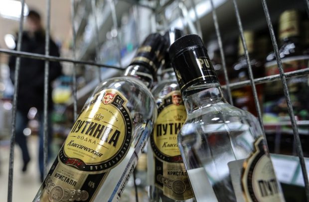 Putinka, brandul de vodkă ce poartă numele lui Vladimir Putin, i-ar fi adus liderului rus 500 de milioane de dolari până acum