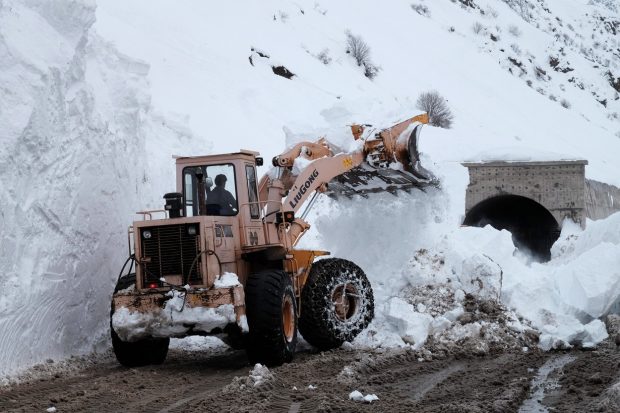 Cel puțin 20 persoane au murit în Tadjikistan în urma unor avalanșe