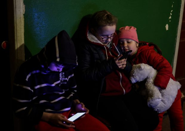 Salvaţi Copiii: Copiii din Ucraina au stat în buncăre, în medie, peste 38 de zile de la începutul războiului