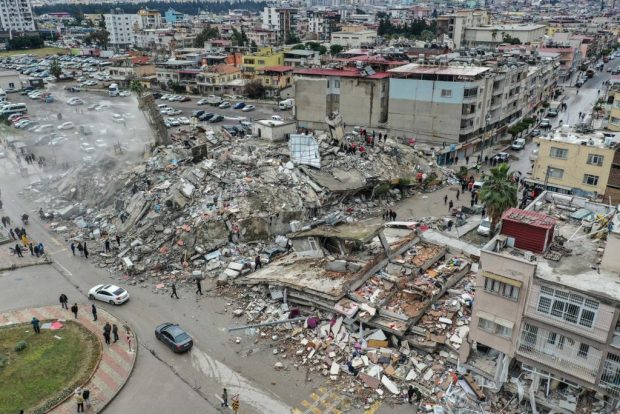 Cel puțin 2.300 de morți în Turcia și Siria, după cutremurul devastator de 7,8 grade. Bilanțul victimelor crește de la oră la oră. Turcia, lovită de un alt seism de peste 7 grade, la nouă ore după primul