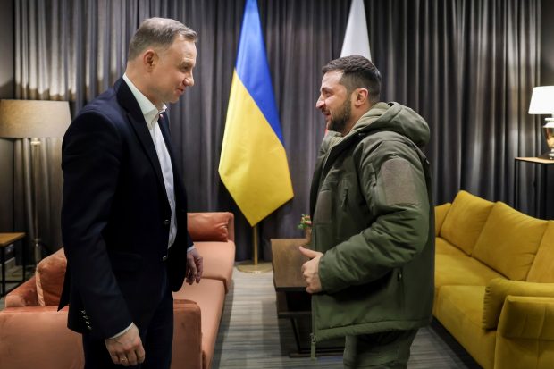 Președintele Poloniei: „Armele moderne sunt esențiale pentru asigurarea apărării Ucrainei”. Ce i-a spus Zelenski lui Duda cu o zi înainte de invazie