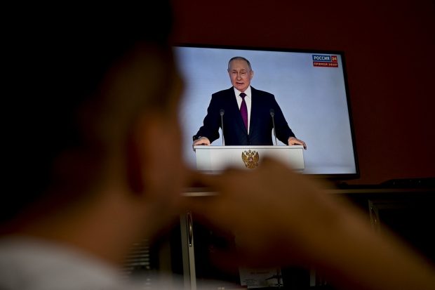 Vladimir Putin admite că nici măcar el n-ar putut să-și asculte până la capăt discursul de aproape două ore în fața Parlamentului
