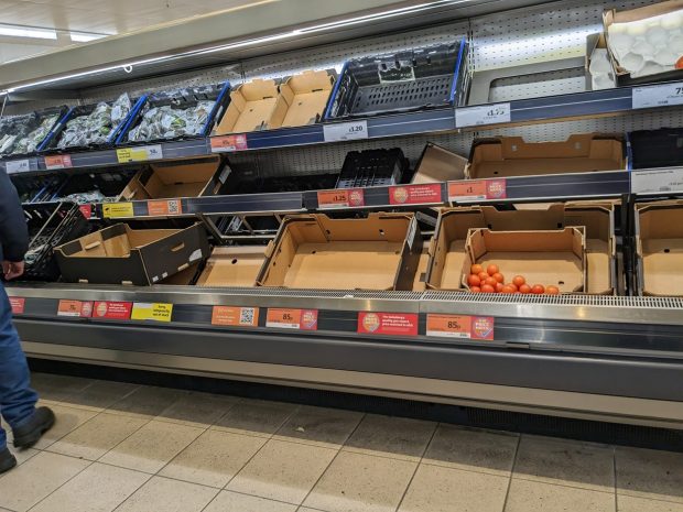 Legumele pentru salate au fost raționalizate în marile lanțuri de supermarketuri din Marea Britanie