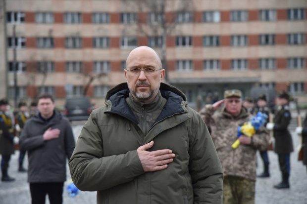 Aproape tot bugetul Ucrainei pe timp de pace este cheltuit acum pentru armată, dezvăluie premierul Denis Șmîhal