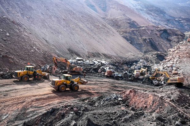 Șase morți și 47 de dispăruți după surparea unei mine de cărbune în China