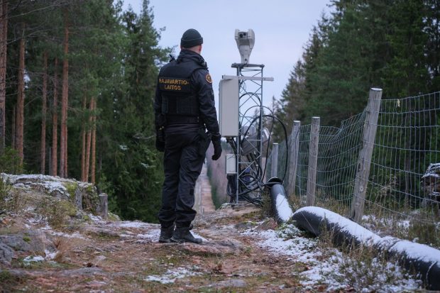 Finlanda a început să ridice gardul metalic de la frontiera cu Rusia, care se va întinde pe 200 de kilometri