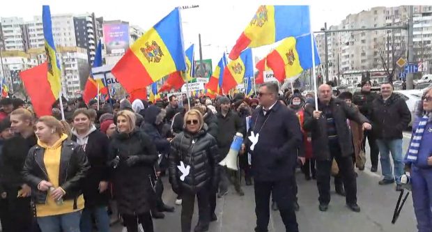 Un nou protest la Chișinău, organizat de partidul prorus Șor. Manifestanții au scandat mesaje împotriva Maiei Sandu și au blocat centrul orașului