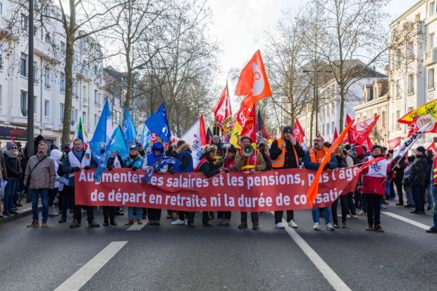O nouă zi de proteste în Franța față de planul Guvernului de a crește vârsta de pensionare. „Va da peste cap viața mai multor generații”