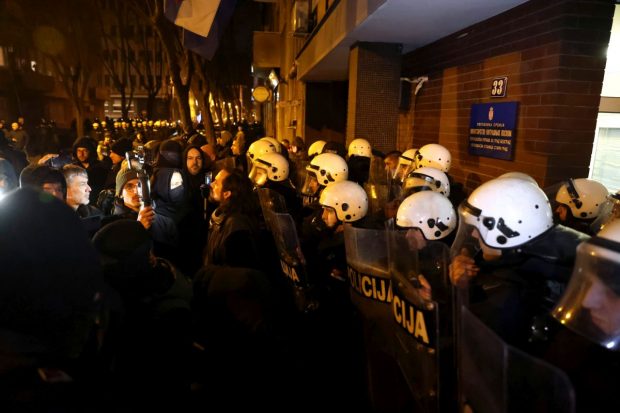 Protestele naționaliste din Serbia sporesc tensiunile cu privire la influența Rusiei în statul din Balcani