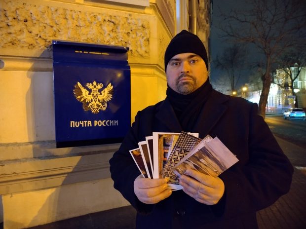 Amendă și 5 zile de arest pentru un activist rus, din cauza unui emoji cu drapelul ucrainean atașat canalului său de Telegram. Bărbatul a intrat în greva foamei