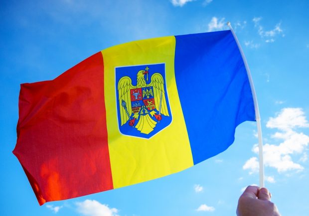 Ce reprezintă simbolurile de pe Stema României