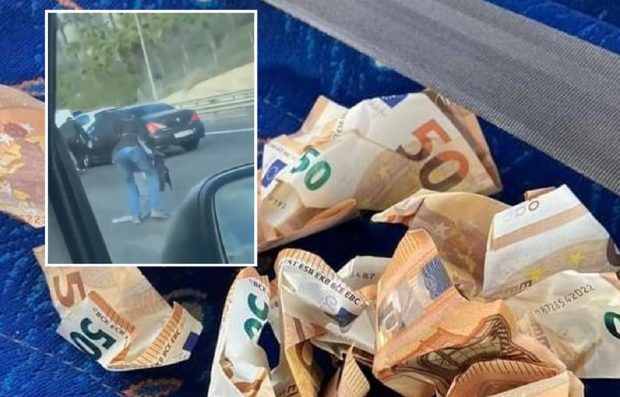 Sute de bancnote de 50 de euro au zburat din portbagajul unei mașini, alți șoferi au oprit și au luat banii, în Spania