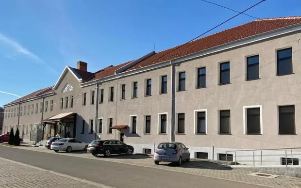 Tânără din Alba, ținută în viață cu aparatela ATI, după o anestezie făcută la Spitalul din Cugir. Scrisoarea emoționantă a soțului