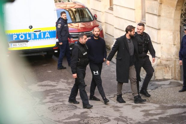 Reuters: Frații Tate au încercat să racoleze doi politicieni români de dreapta să le susțină cauza. Care sunt numele din înregistrările procurorilor
