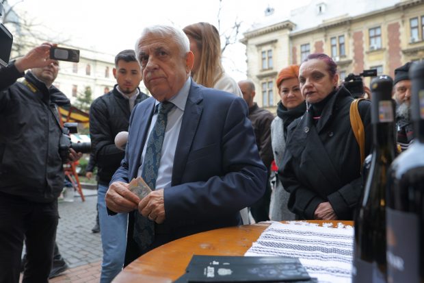 Petre Daea, după întâlnirea cu agricultorii: „Banii acordați de Comisia Europeană au fost dublaţi de la buget”. La cine vor ajunge