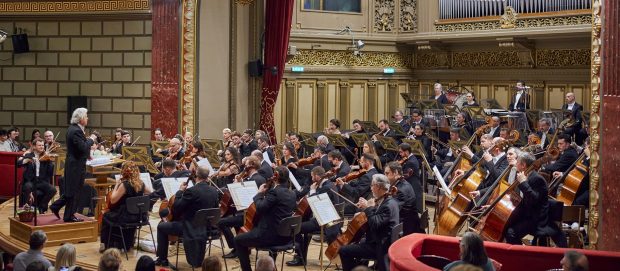 Orchestra Filarmonicii „George Enescu” Botoșani, spectacol memorabil în Dubai. Cătălin Botezatu a fost prezent la eveniment