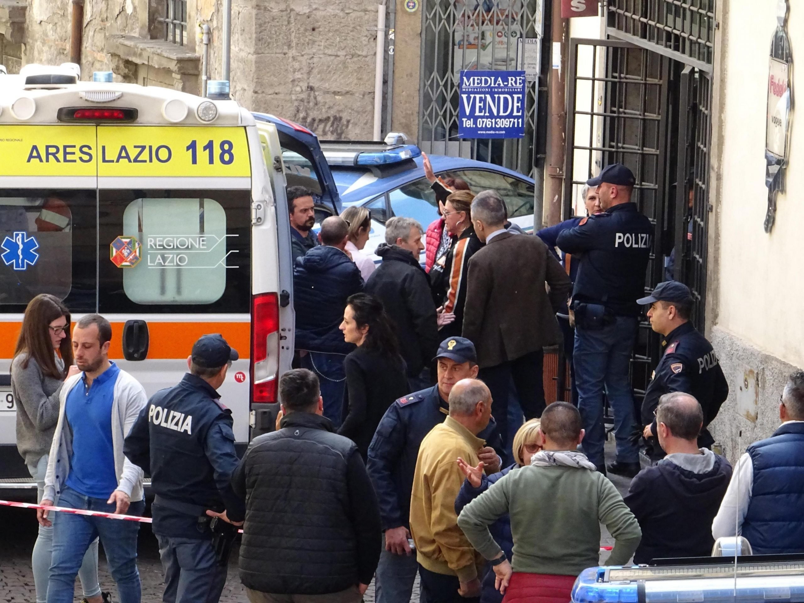 Un rumeno ha sfondato con un martello le vetrine di diversi negozi nel centro di una città italiana