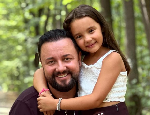 Imagine Stire Cum a reacționat Eva când a aflat că tatăl ei, Cătălin Măruță, pleacă la Survivor România: „Hai să-l lăsam pe Dan la treaba lui” | 2review.ro
