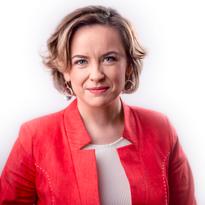 „Dacă deschizi gurița, ține-o deschisă mai mult!”. O treime dintre parlamentarele din România povestesc că există abuzuri împotriva lor în forul legislativ