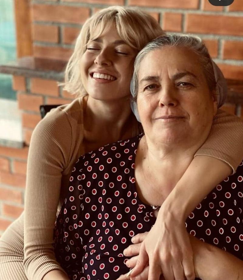 Lidia Buble's Emotional Outburst on the Internet Reveals Troubling State: "I've been shattered into billions of pieces" 12 lidia buble si mama ei 1