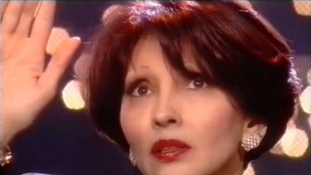 Imagine Stire Ce se întâmplă cu Dida Drăgan, după ce în urmă cu câțiva ani a decis să înceapă o viață nouă în Elveția. „Nu este defăimător să cânți prin cârciumi” | 2review.ro