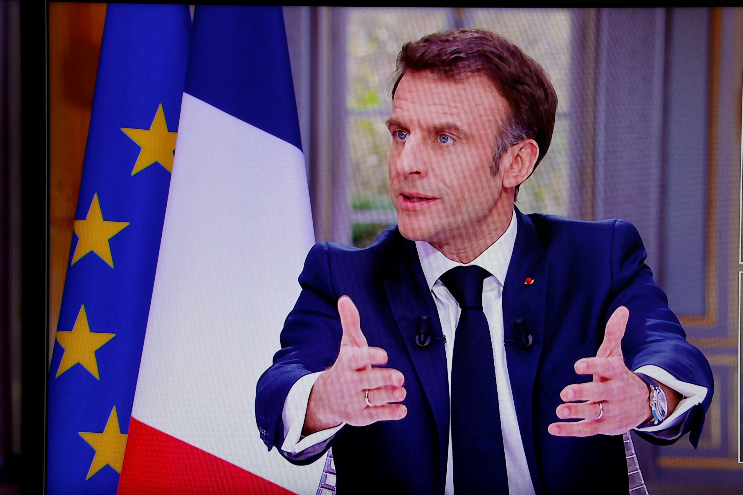 Emmanuel Macron, Criticat După Ce și-a Scos Discret Ceasul „de Lux” în ...