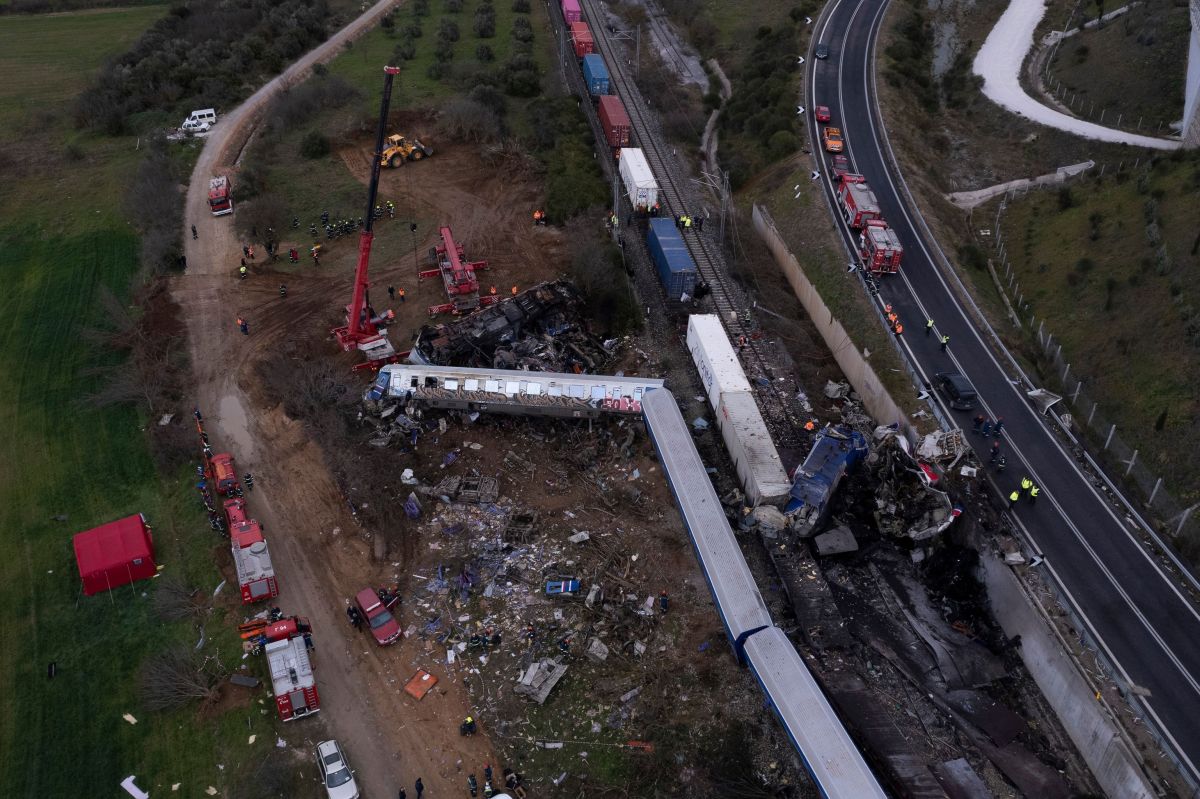 Σύγκρουση δύο τρένων στην Ελλάδα: Τουλάχιστον 46 νεκροί και 85 τραυματίες, στο «χειρότερο δυστύχημα»