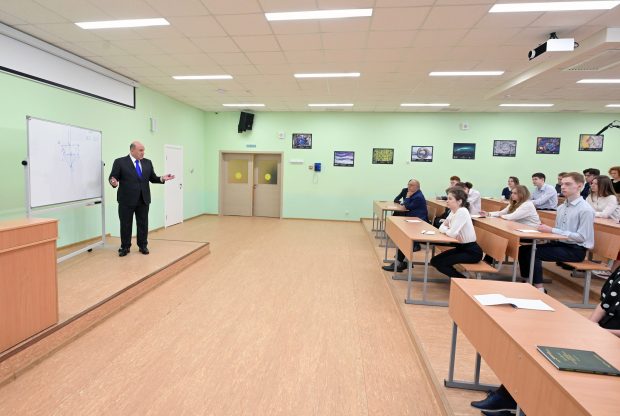 Elevilor din Rusia li se vor preda lecții despre „genocidul împotriva poporului sovietic de către naziști”, în care li se aminti de Ucraina de astăzi