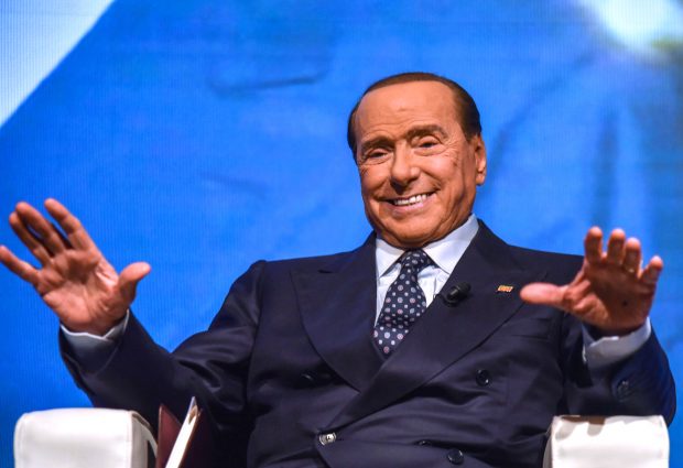 Silvio Berlusconi a fost externat din spital, după mai bine de o lună de tratament