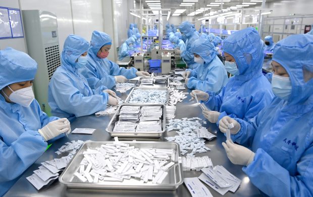 Cercetătorii din China au publicat noi date despre originea COVID-19