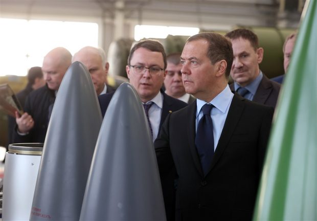 Dmitri Medvedev avertizează că Moscova va renunța la acordul privind cerealele dacă „idioții” din G7 interzic exporturile către Rusia