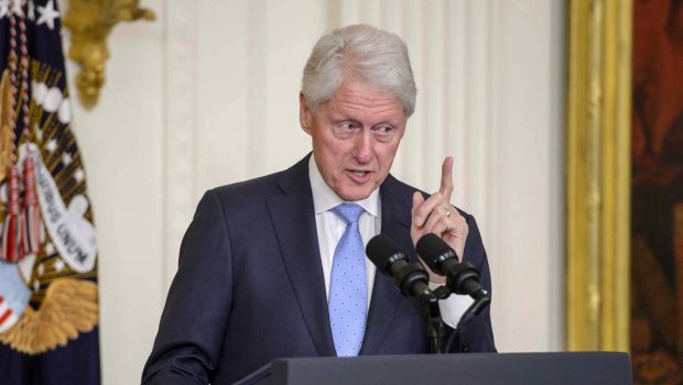 Fostul președinte american Bill Clinton: „Regret că am convins Ucraina să renunțe la armele nucleare”