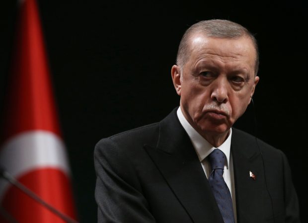 Recep Erdogan s-a simțit rău în timpul unui interviu în direct. „Vă cer iertare vouă şi publicului vostru”